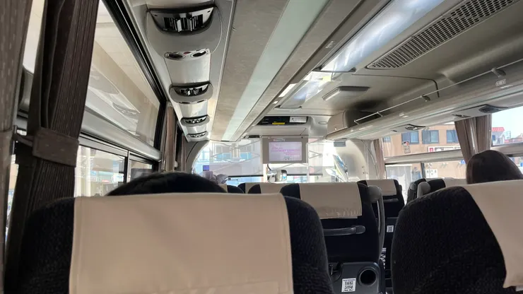 座位都能充電，不用怕沒電。