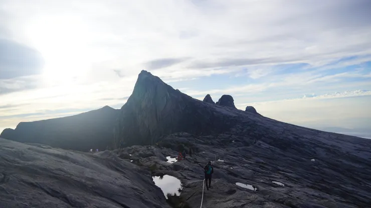 羅氏峰與聖約翰峰之間有ㄧ些水池