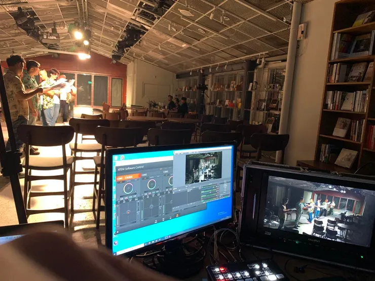 這張照片出場很多次，但就是導播機後的視角