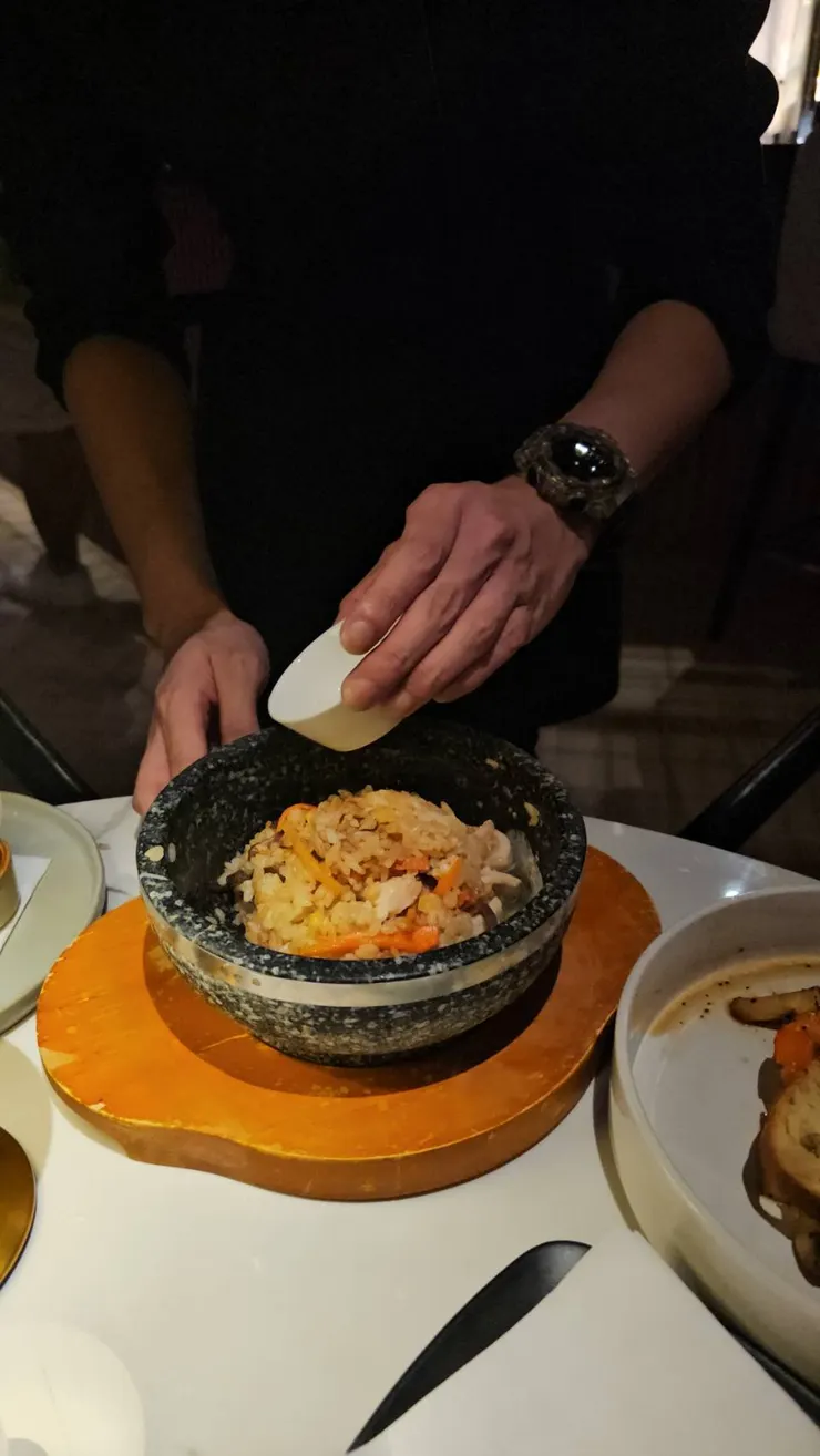 等不來花開石鍋飯(櫻花蝦嫩雞石鍋拌飯)