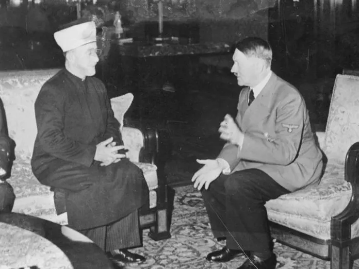 1941年11月28日﹕❙侯賽尼❙ 訪問 ❙柏林❙ ，與 ❙希特拉❙ 相談甚歡