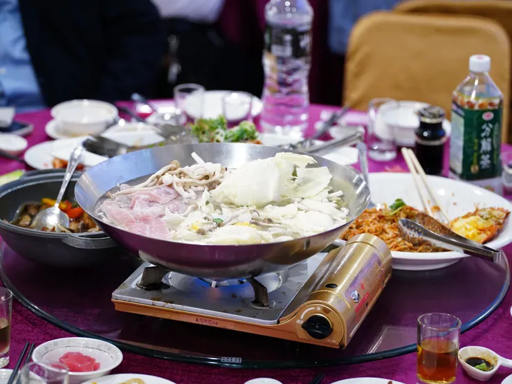 料多實在的酸白菜鍋，清爽解膩。