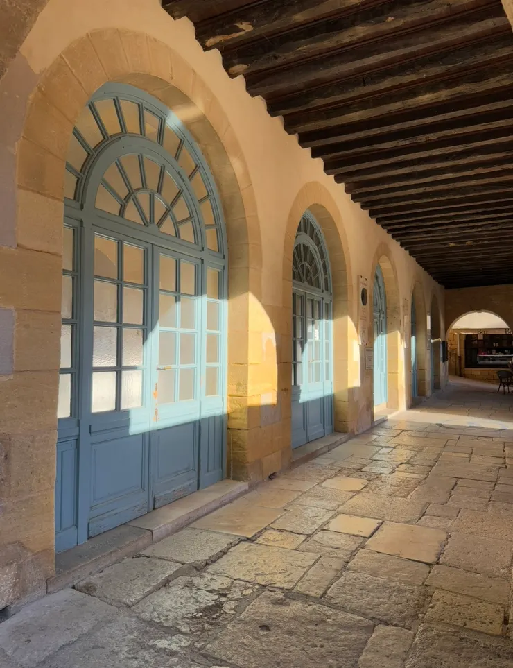 不小心被我們發現的市政廳，純樸的長廊