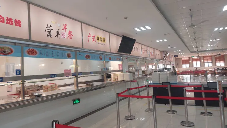 學餐自己學生也不愛吃，人都很少，但很便宜就是了