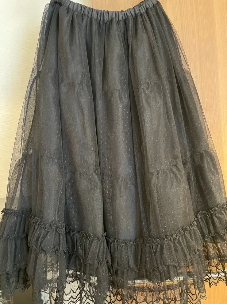 黑色襯裙實拍,非常適合搭配較日常的洋裝