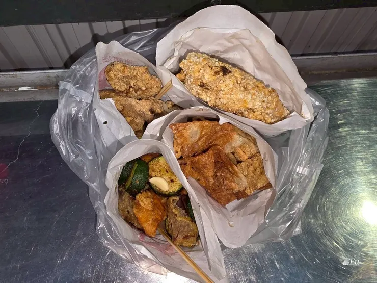 每次都會買個200~300元，超爽。