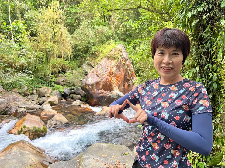 巨石這樣比較清楚了