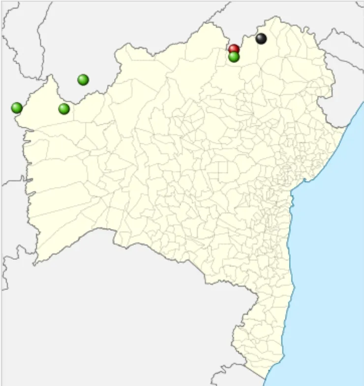 這張地圖標示出數個以巴西巴伊亞州地圖為基礎的斯皮克斯金剛鸚鵡相關地點，其中紅色標記為徐畢克斯採集其模式標本處、綠色標記為曾目擊的地點、黑色標記為2022年的野放地點。然而除了徐畢克斯當時的採集地點（聖法蘭西斯科河河谷）及其鄰近的發現地點，其他的目擊報告並未完全被證實為野生的斯皮克斯金剛鸚鵡。