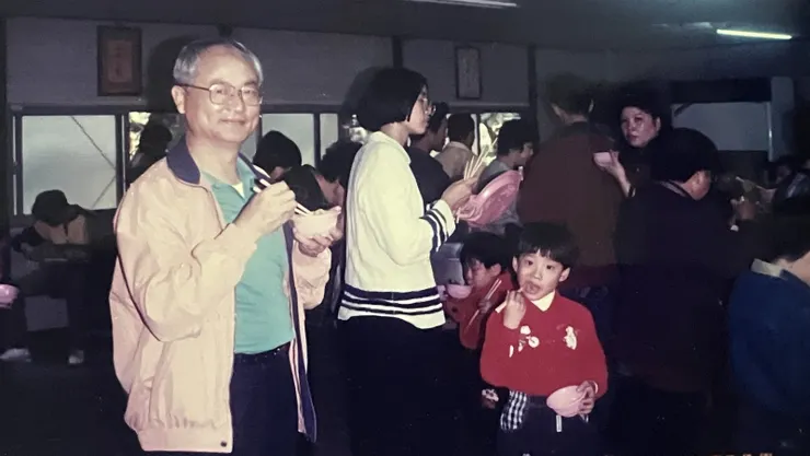 【惟一場長把單位當做大家庭經營，成員如今縱散布各方仍感懷不已！煤場期間員工親子活動】