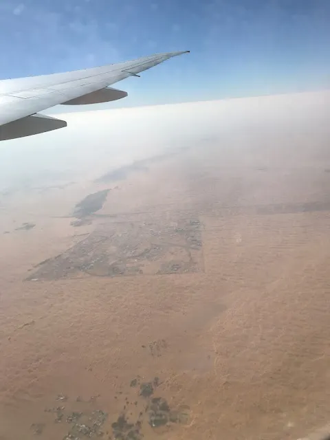 飛行日記(56) 阿聯酋航空 杜拜DXB - 台北TPE  EK366