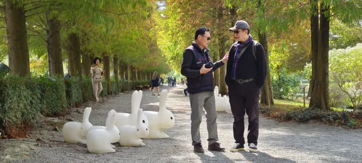 佳源與果明在落羽松步道 