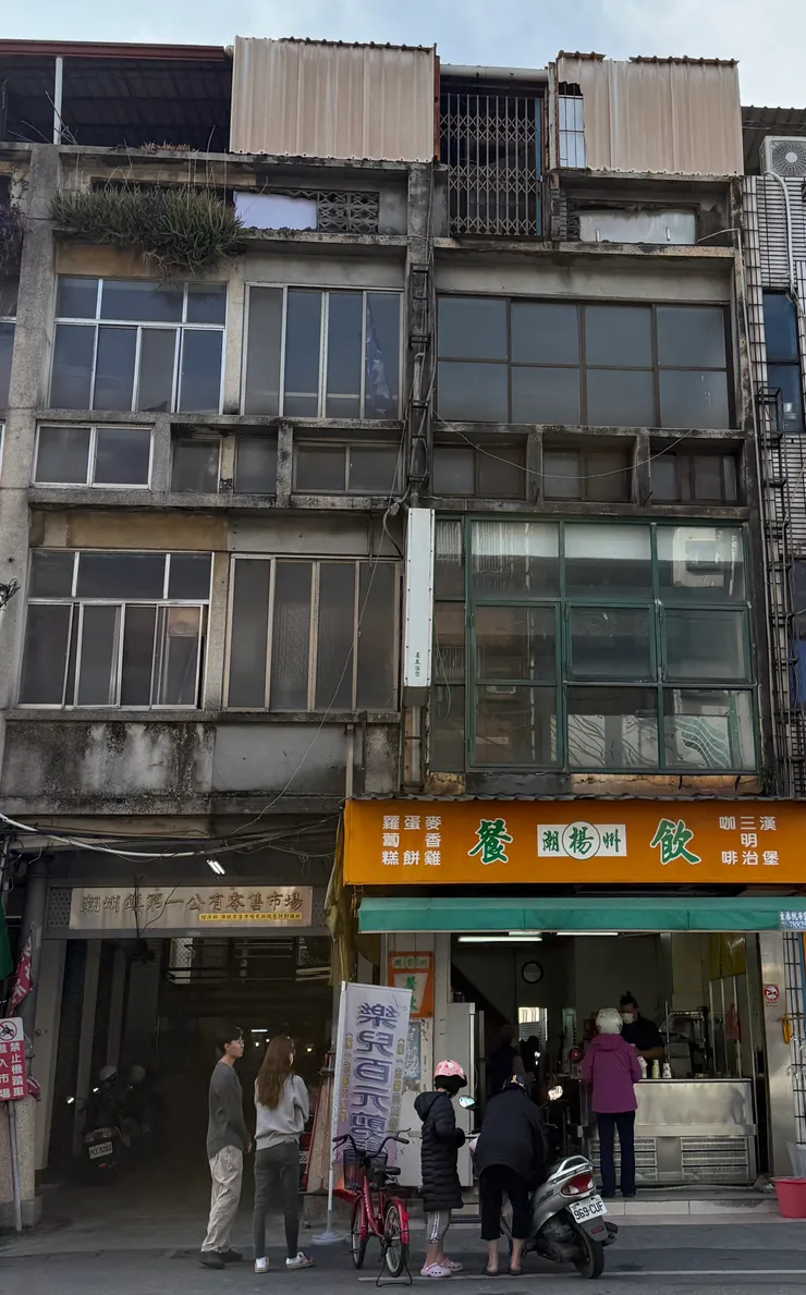 這間早餐店的咖啡牛奶好喝