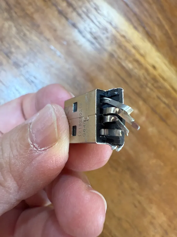 另外一端就拉扯得十分嚴重。