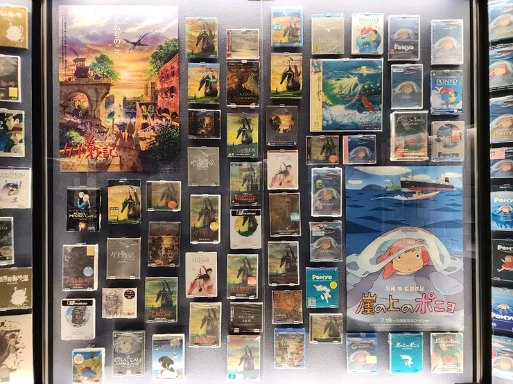 各國語言的動畫海報