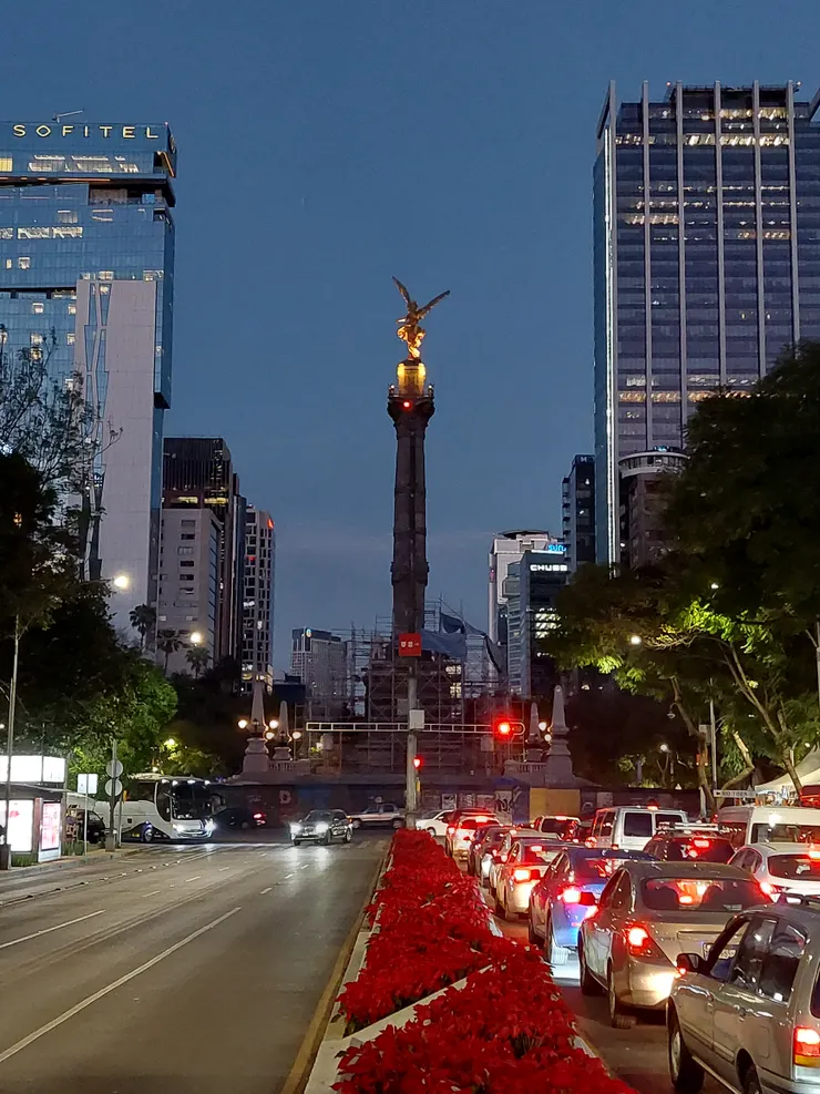 改革大道（西班牙語：Paseo de la Reforma )