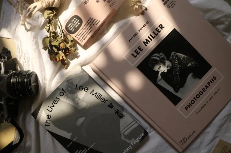 臉譜出版《黎．米勒：時尚模特、超現實攝影師、戰地記者與冠軍名廚，二十世紀傳奇女性黎．米勒的多重人生》與《黎．米勒攝影作品集》書影/拍攝：蝦那