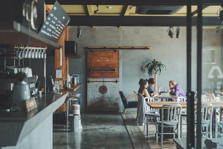 圖／取自toe Bar & Restaurant官網。白天的餐廳會有陽光透過落地窗照進來，下次想找個晴天再來一次。