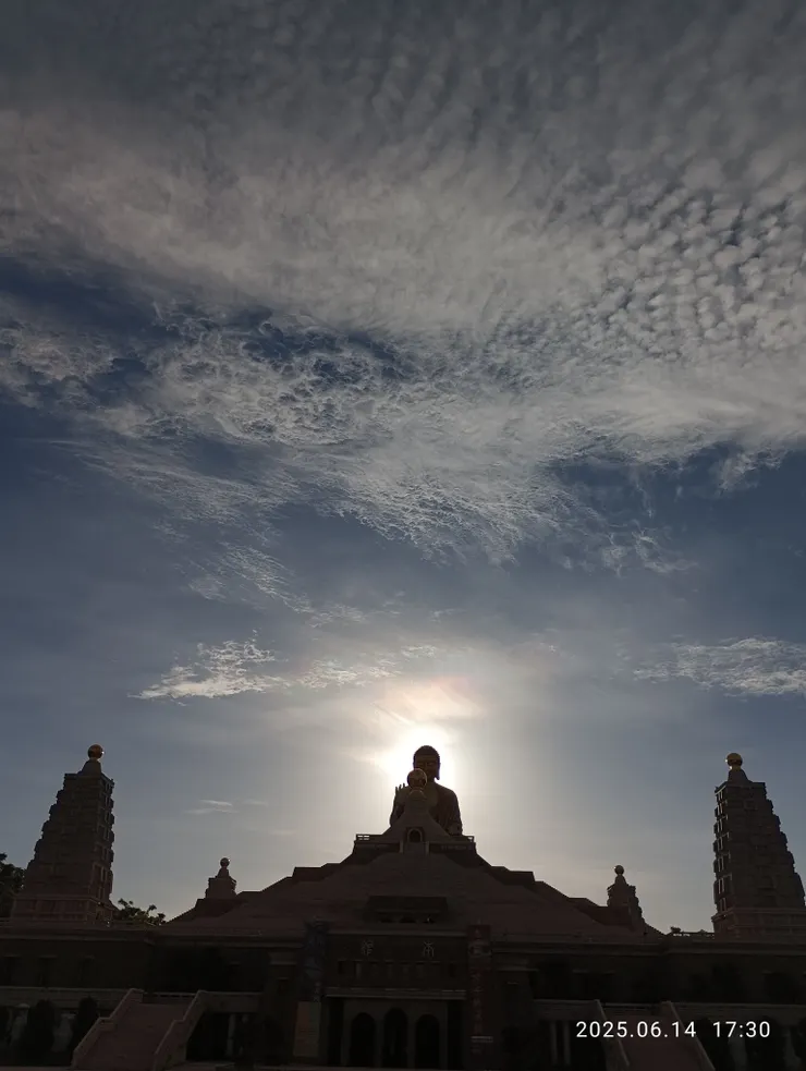 俊游魂驚，自拍攝