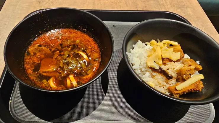 沙茶牛肉麵和爌肉飯!