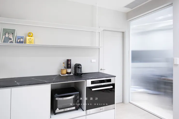 開放式電器櫃與坎入式炊飯器