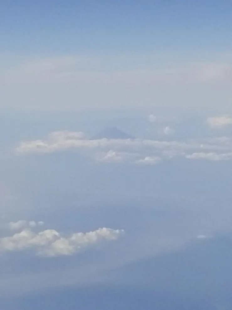 一道三角形剪影,一趟旅程的起點