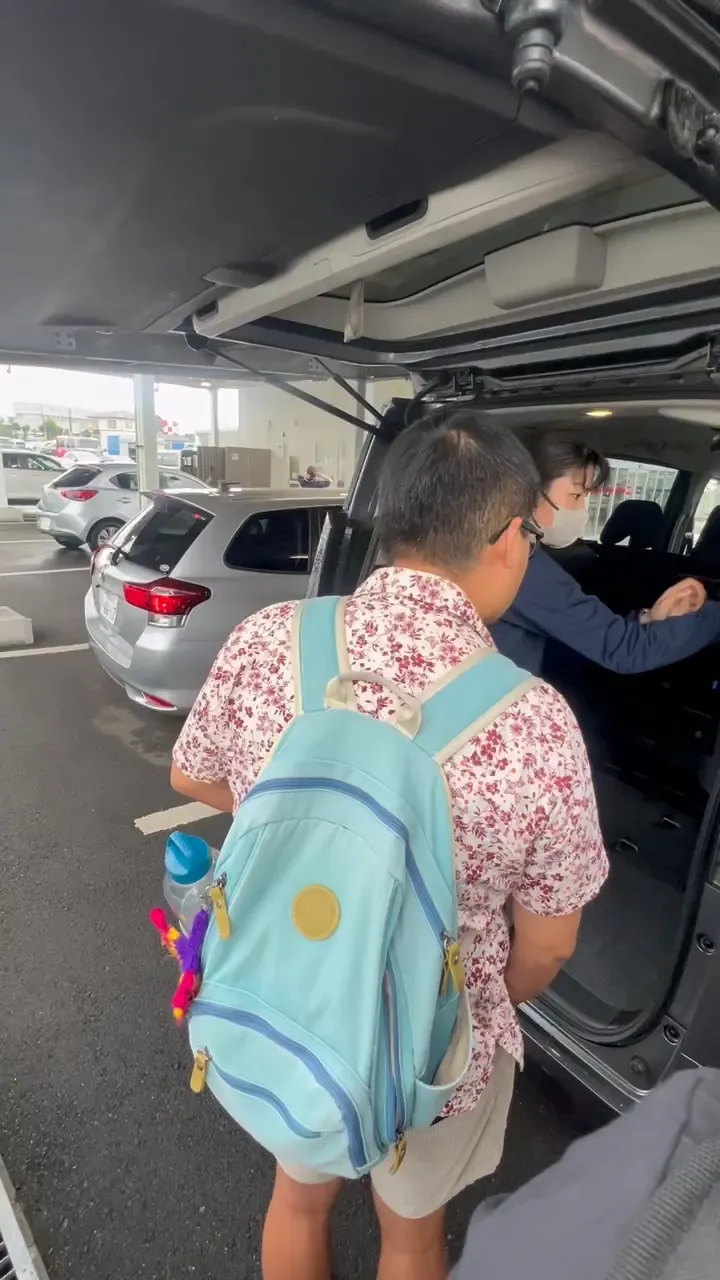 工作人員在教車上設備如何使用