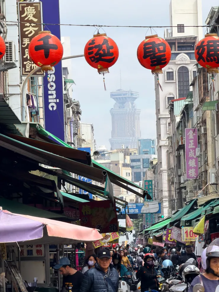 這世界真是美妙，有超乎想像的數量的人們，正活著各自精彩的人生呢！