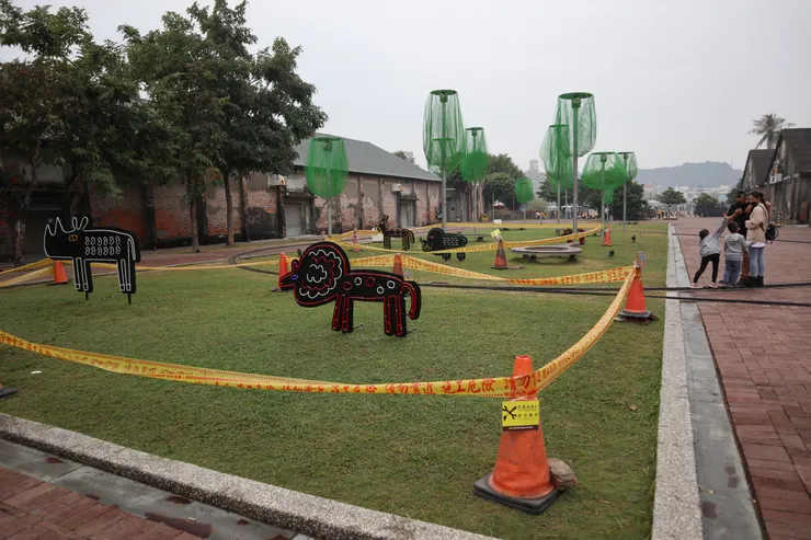 有著大片草坪及小火車路線的蓬萊倉庫