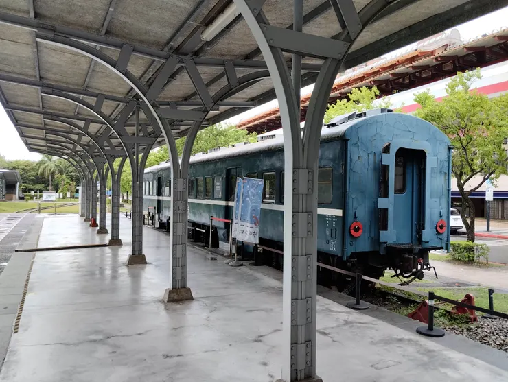 月台及普通車車廂