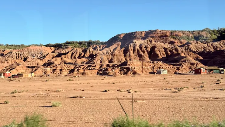 沿路幾乎都是石礫沙漠