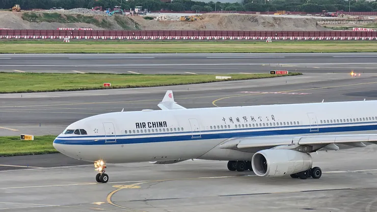 這是國航的空中巴士A330型客機!