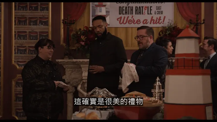 只有參與這部戲的演員和工作人員才有手帕