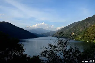 向晚的霧社水庫一景