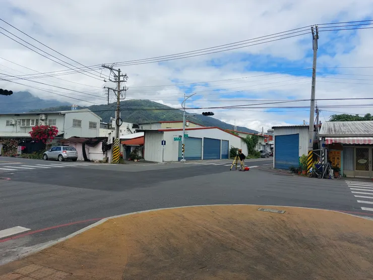 八卦寮與測量人員 / 資料來源:我自己