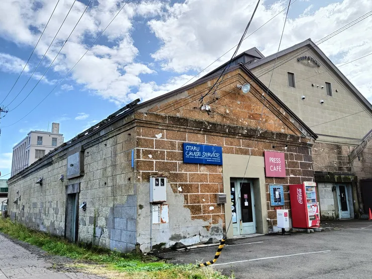 Press Cafe'就位在百年以上歷史的舊倉庫中