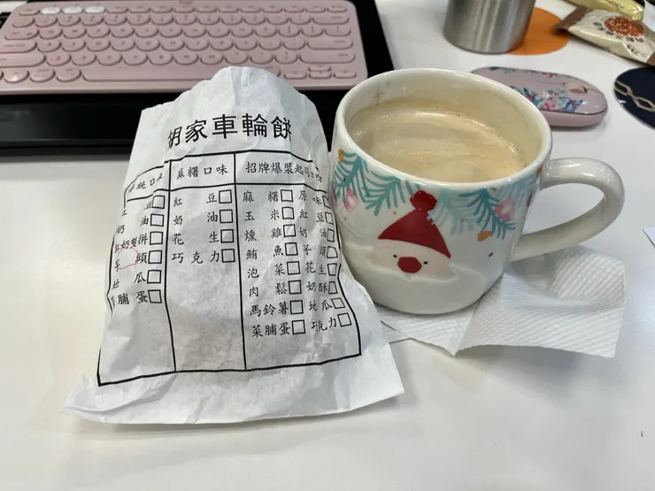 芋頭車輪餅+自製熱拿鐵。
