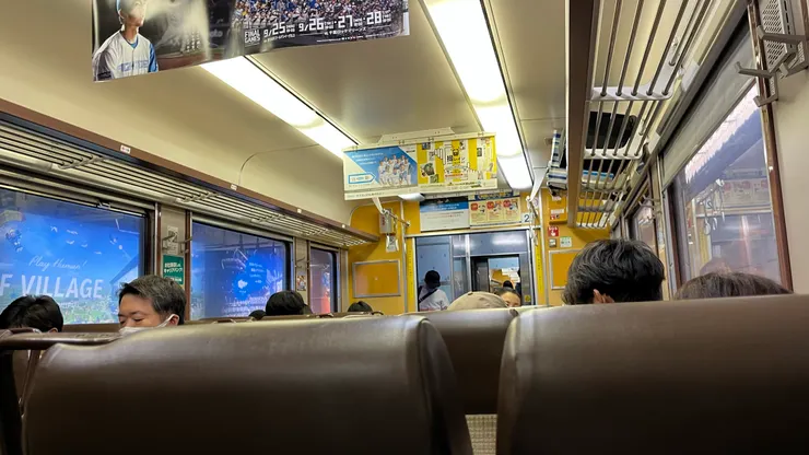 利用JR前進市區的人也不少。