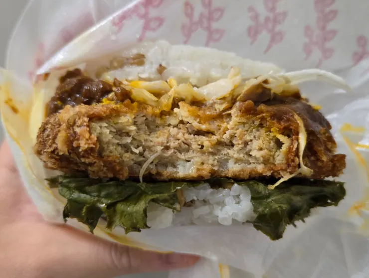 肉排是嚴選台灣豬前腿絞肉，超厚一大片!!