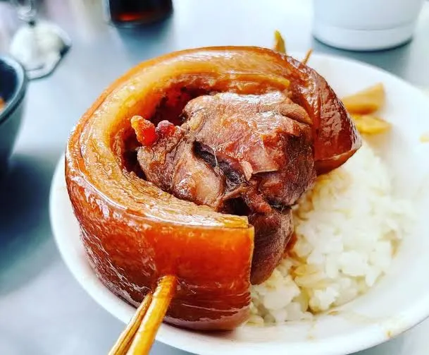 在地的爌肉飯(圖片截圖於網路)