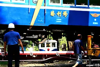巡道車靜靜地看著