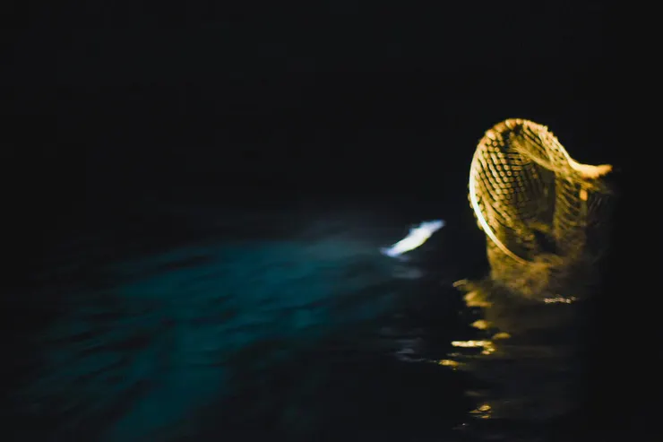 體驗捕飛魚是一種文化傳承的方式，還是破壞？我想沒有標準答案。（筆者攝影）