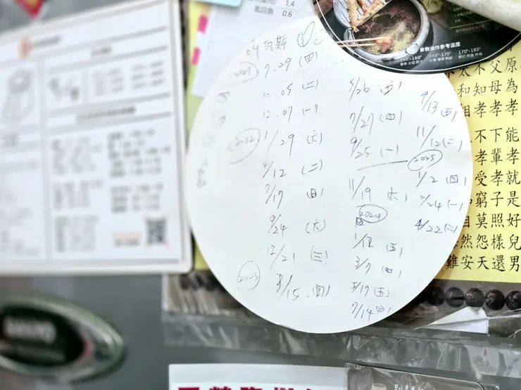 體驗愛塗鴉寶貝看過來!可自由裁切、牆壁、木板隨處可黏、白板