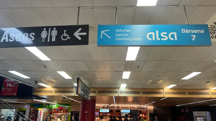 搭地鐵到Plaza Eliptica站搭ALSA巴士