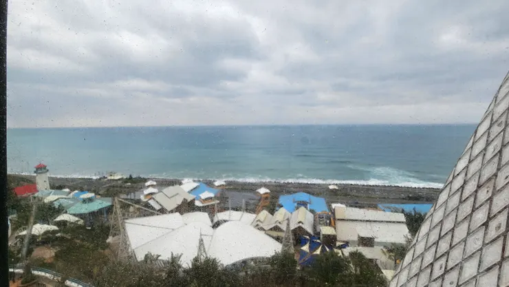 愛情摩天輪可以遠眺前方的太平洋美景!