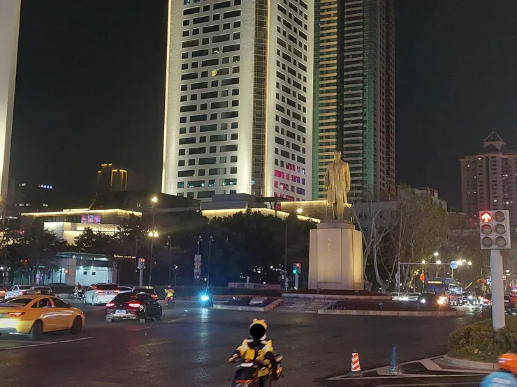 新街口的孫中山銅像