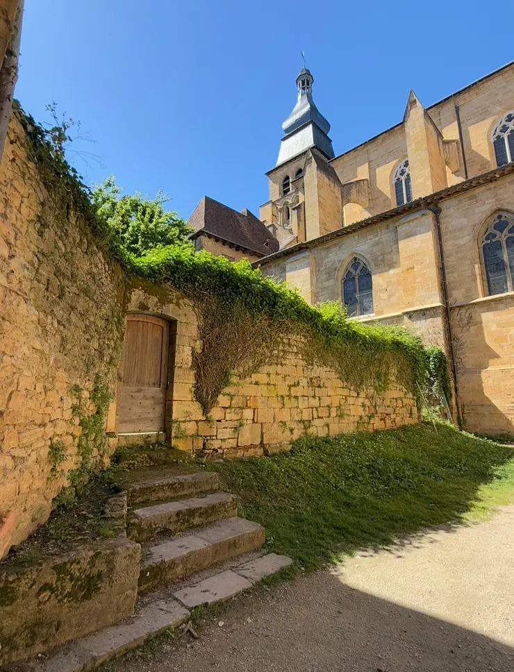 隨便找一個角落坐下，享受奢侈的幸褔