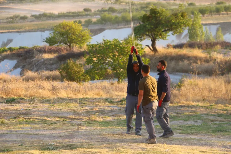 收熱氣球的員工們，攝影於Cappadocia, Turkey 2023