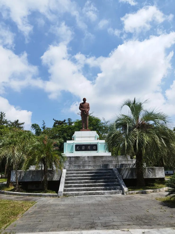 蔣介石紀念碑仍在日月潭　當時縣長劉裕猷記錄蔣介石建設日月潭的成就　河童認為建物反射了蔣介石當時追求心靈平安　　河童拍攝／２０２３年