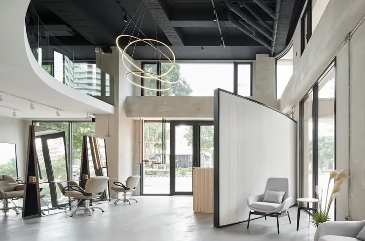 圖說:每一處設計都讓人感受到舒適與愜意,彷彿置身於一個藝術空間。(圖/ Kkumi Hair)