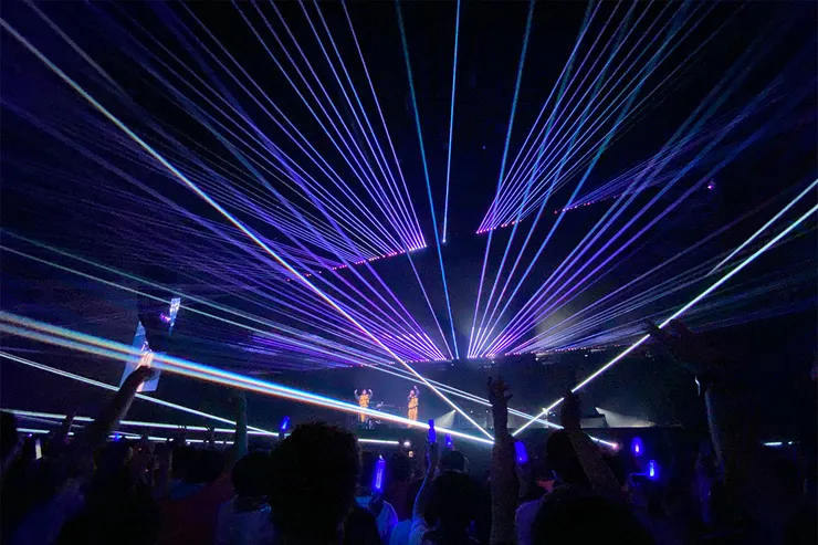 真的一瞬間突然 High 到翻過去